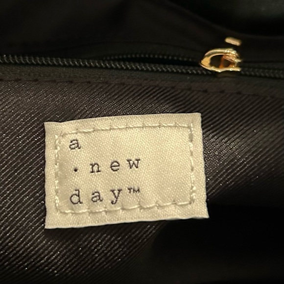 A New Day Black Shoulder Bag with Structured Design - Picture 10 of 12